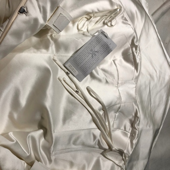 Kirstie Kelly Signature Wedding Dress - Picture 7 of 8